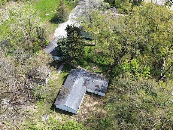 5th image of 18106 Sayre Ave