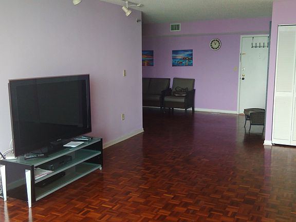 3rd image of 210 174th St APT 910