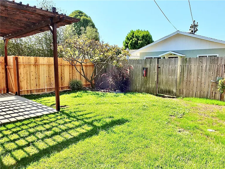 4036 E Vermont St — Photo 50