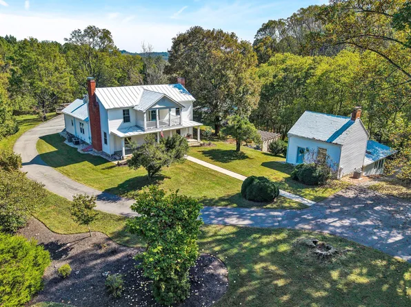 225 N Hancock St, Fincastle, VA 24090