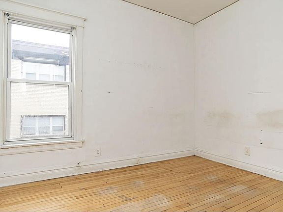 2nd image of 928 N Austin Blvd APT 2
