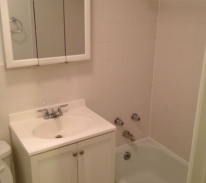 1st image of 1022 W Catalpa Ave APT 507