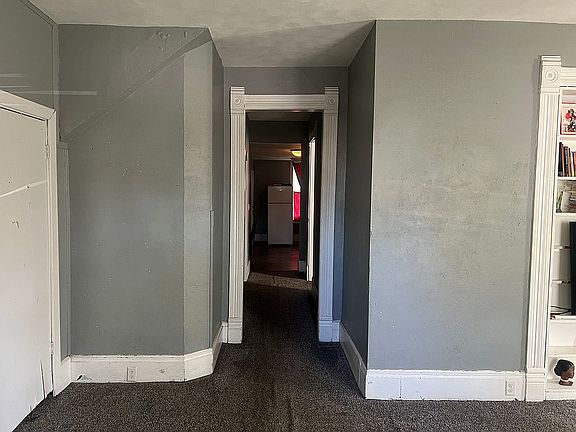 3rd image of 727 Iowa St
