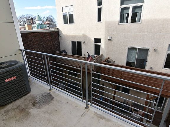 5th image of 625 E Girard Ave
