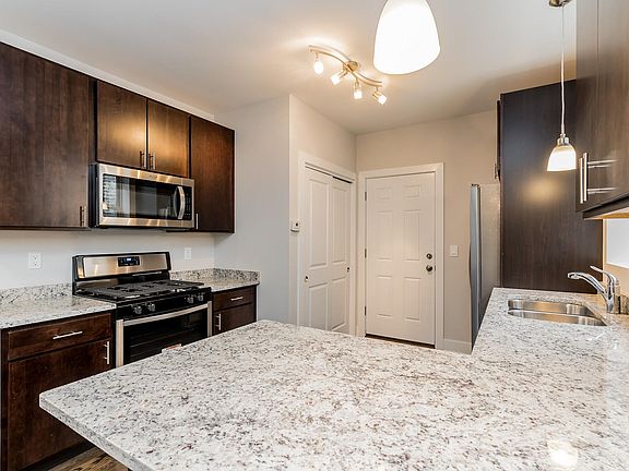 4th image of 4847 N Kilbourn Ave