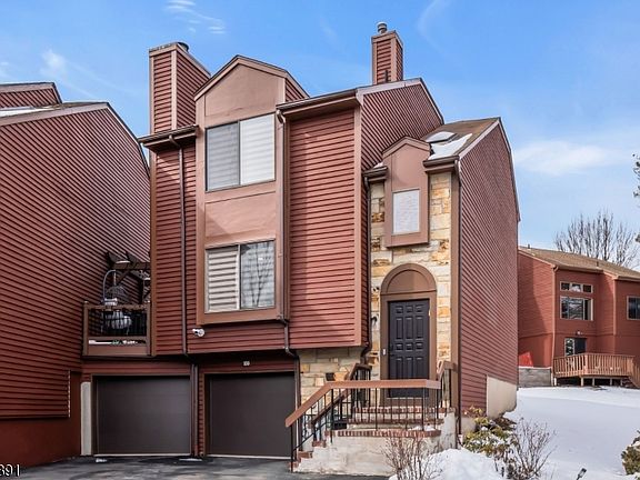 2nd image of 106 Frogtown Rd