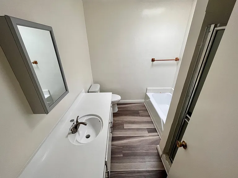 2215 N Beachwood Dr #204 — Photo 8