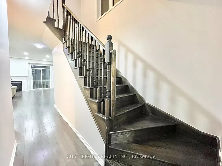 147 Baffin Cres #MAIN — Photo 7