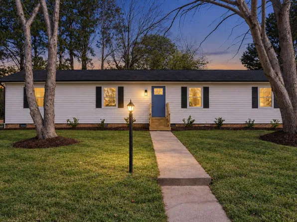 8 Bair Cir, Durham, NC 27704