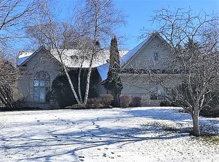 W280N1792 Golf View Dr, Pewaukee, WI 53072