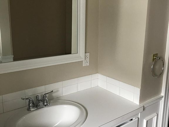 5th image of 58 Leach St Fl 2nd