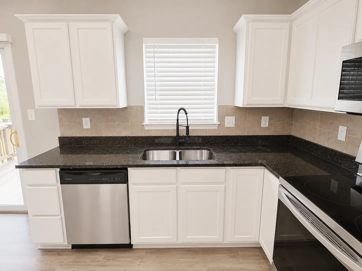 4 bed, 2978 sqft, $3,500 — Photo 3