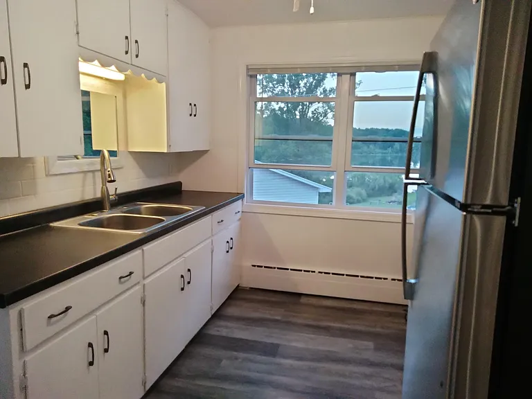 232 N Lake St SE — Photo 19