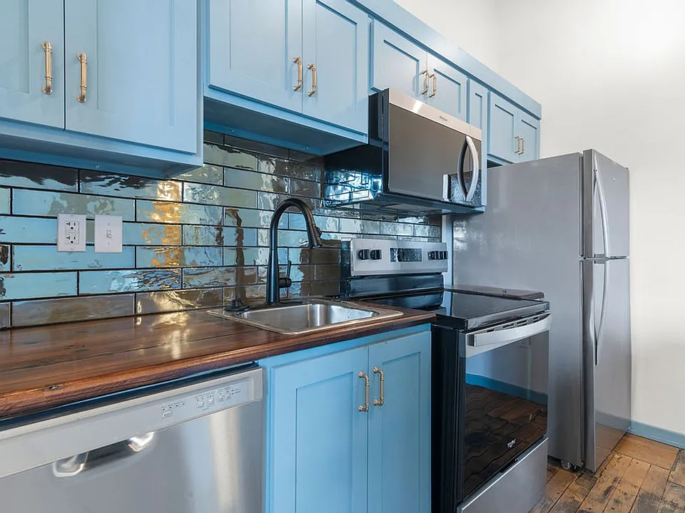320 W Walnut St