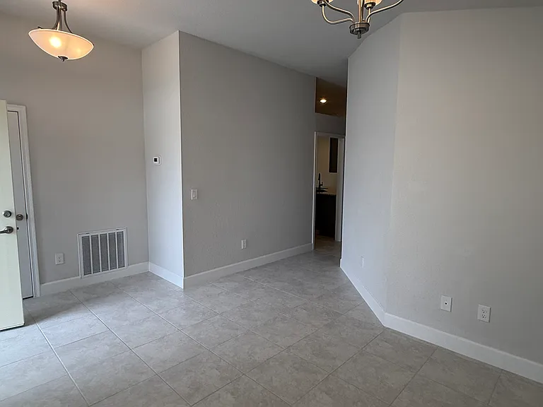 4413 SW 90th Pl — Photo 5