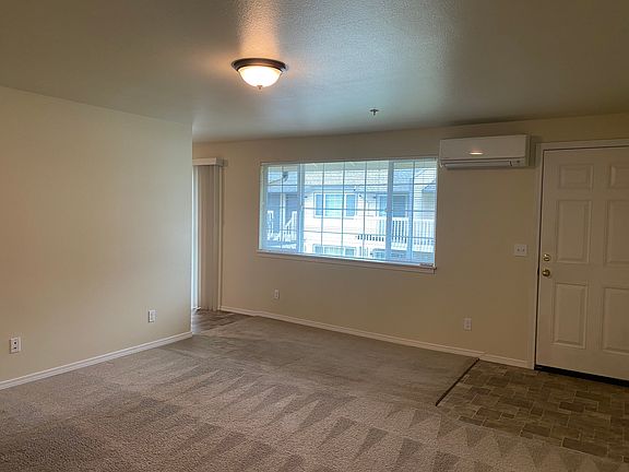 4th image of 1015 S Pearl St #E