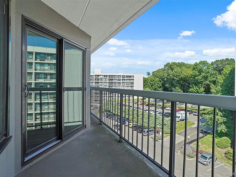 200 High Point Dr #6 PENTHOUSE — Photo 26