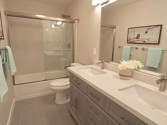 4th image of 2661 Fresno St #2