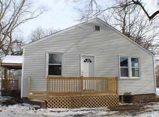 2395 S 14th St, Clinton, IA 52732