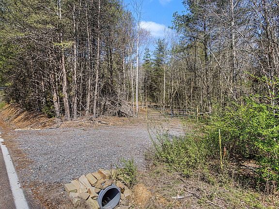 2nd image of 4749 Parker Loop Rd