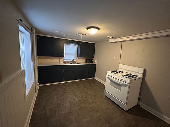 3rd image of 132 W Warburton St
