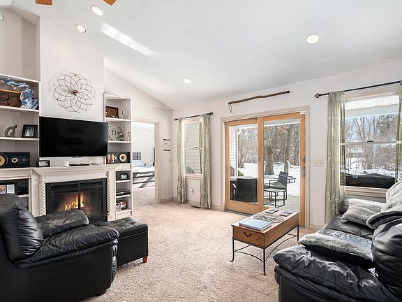 4th image of 24607 Edgewood Dr