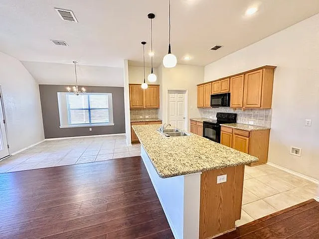 4411 Blackberry Rd — Photo 32
