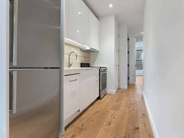 205 10th Ave #2S — Photo 2
