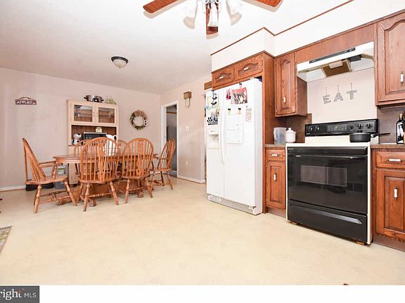 3rd image of 253 Vanneman Blvd