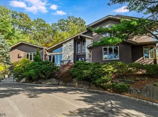 14 Putnam Rd, Livingston, NJ 07039