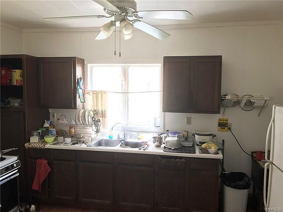 4th image of 39 Colton Ave