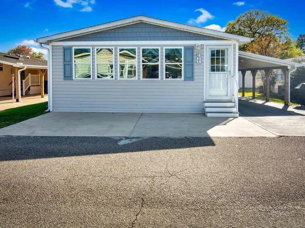 469 Sandpebble Dr., Surfside Beach, SC 29575
