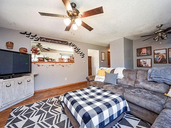 3rd image of 219 Woodgate Dr SE