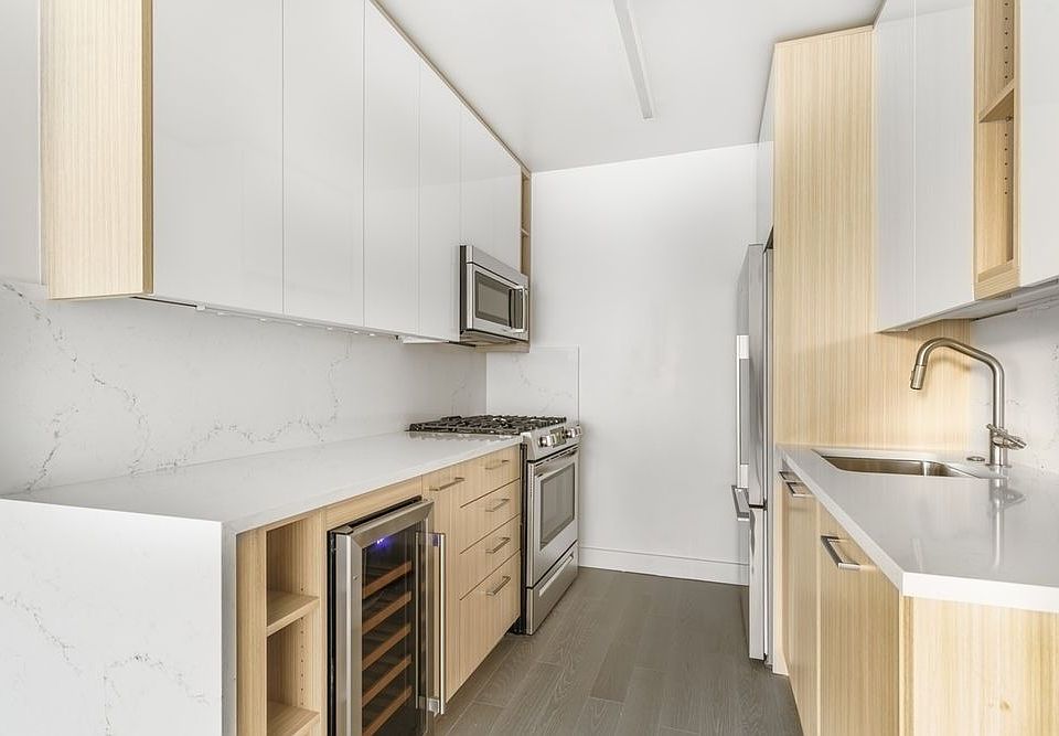 1st image of 101 W End Ave APT 7V