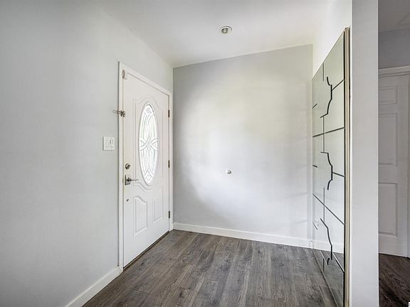 2nd image of 4962 Garden Grove Ave