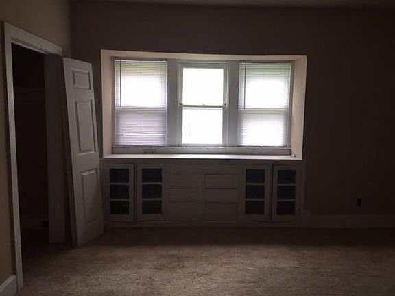 5th image of 802 N Parker Ave