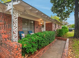 7005 Robinhood Ln, Fort Worth, TX 76112