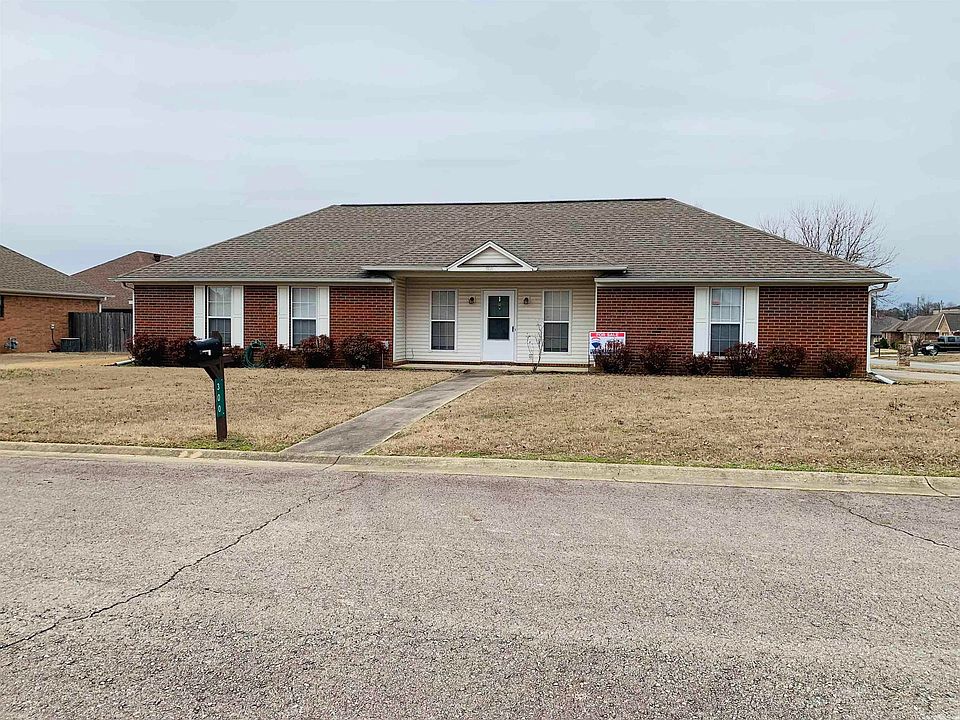 1st image of 300 Carriage Dr