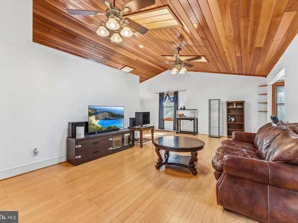 288 Locust Grove Rd, Front Royal, VA 22630