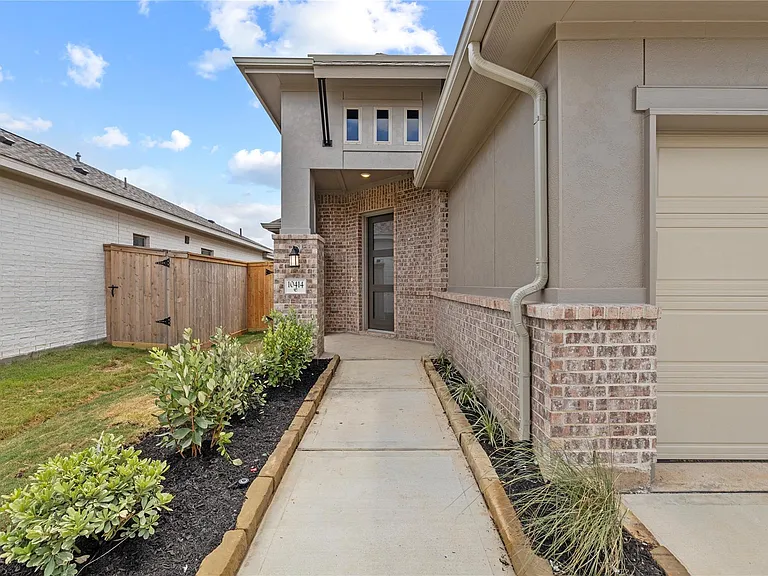 10414 Starfire Yellow Dr — Photo 4