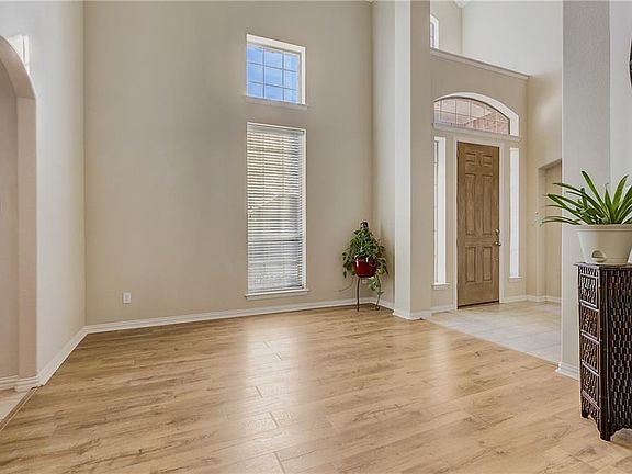 5th image of 3917 Bamberg Ln