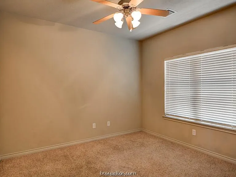 146 Forest Dr — Photo 9