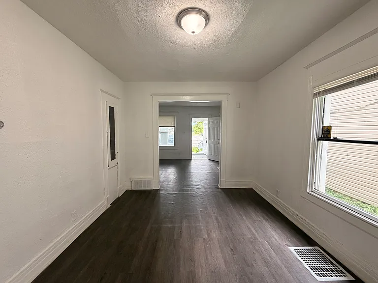 1821 Ridgewood Ave — Photo 7