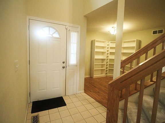 3rd image of 45185 Horseshoe Cir #20