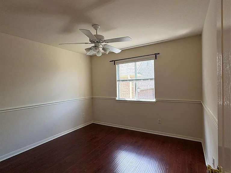 207 Kettleman Ln N — Photo 22