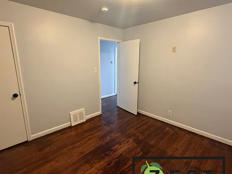 19143 Fairport St — Photo 6