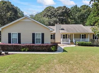 3945 Kilgore Falls Dr, Gainesville, GA 30507