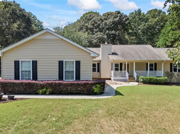 3945 Kilgore Falls Dr, Gainesville, GA 30507