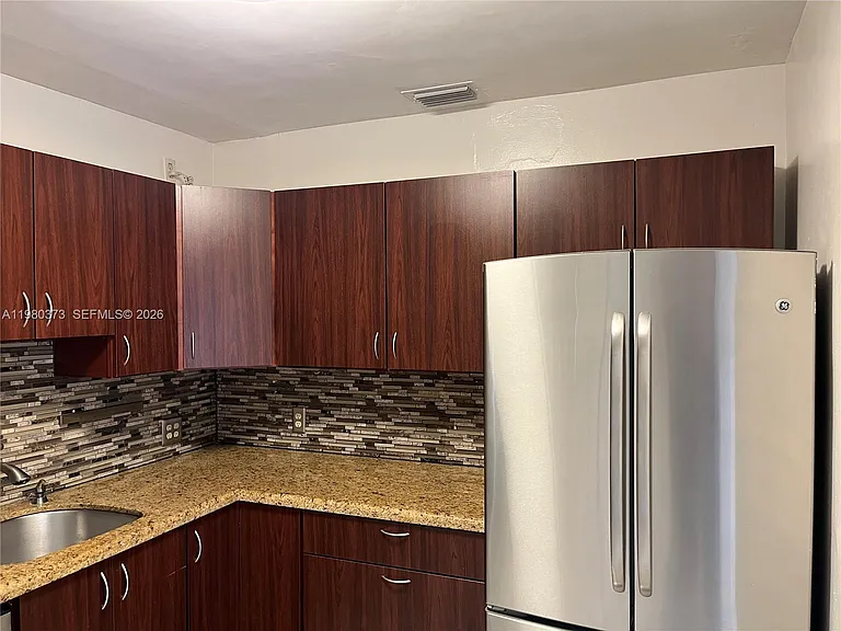 6261 NW 40th St — Photo 11