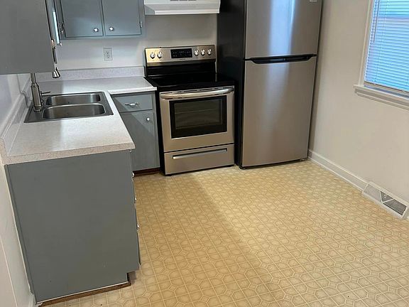5th image of 2610 Cedarhurst Ave NW